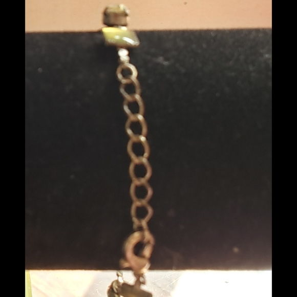 7" Vintage Daisies, Crystal Rhinestones and Squares Herringbone Bracelet - Picture 3 of 6